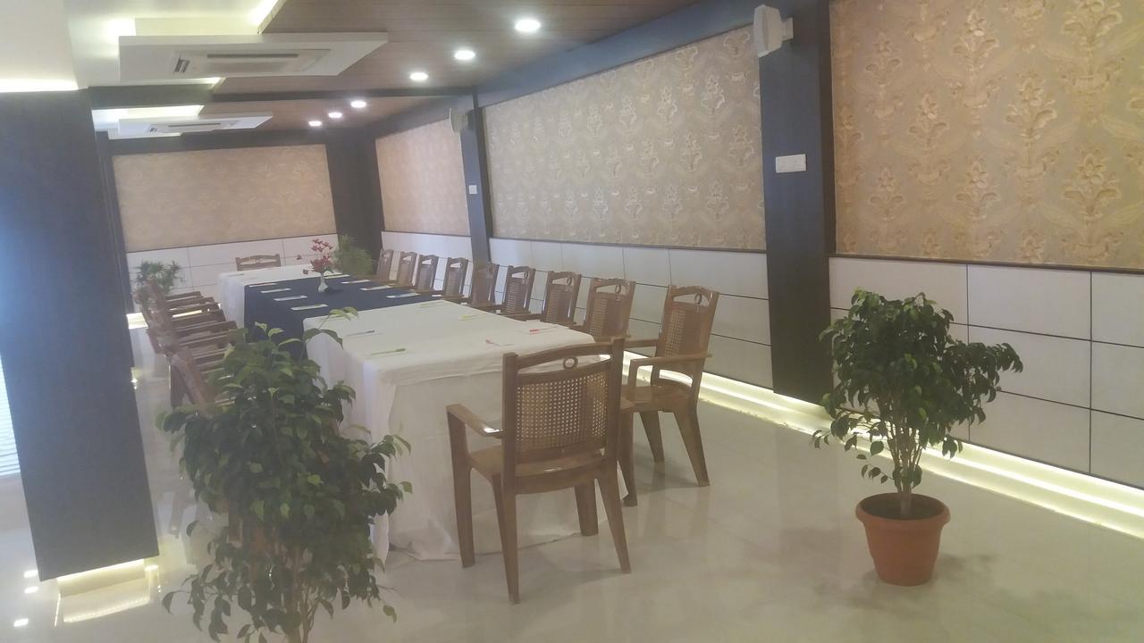 Hotel Kr Residency Kānādukāttān Exteriér fotografie